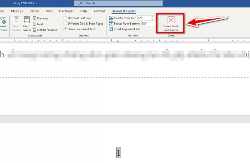Cuối cùng, nhấn Close Header and Footer hoặc bấm phím ESC