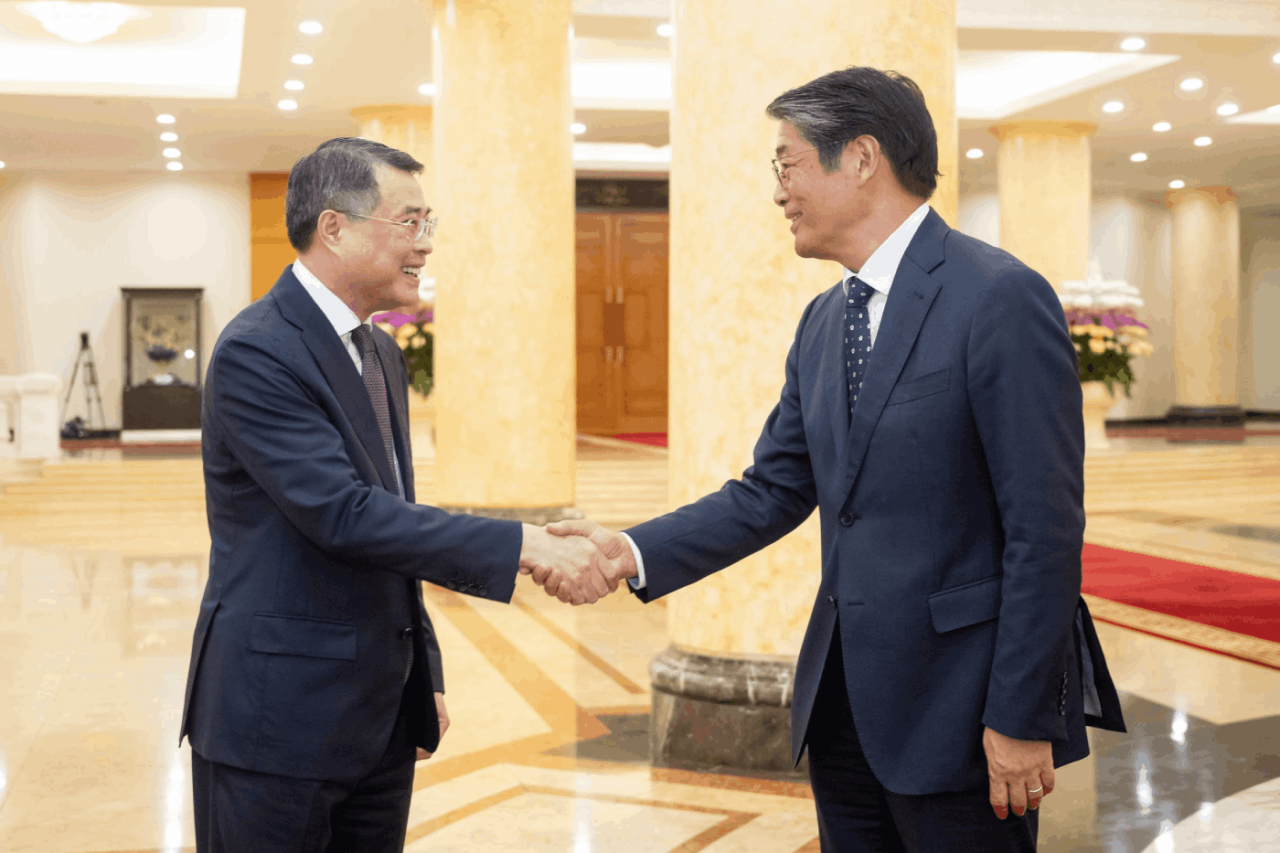 Trưởng Ban Tổ chức Trung ương, Chủ tịch Nhóm Nghị sĩ hữu nghị Việt Nam - Nhật Bản Lê Minh Hưng tiếp Đại sứ Nhật Bản tại Việt Nam Ito Naoki. (Ảnh: Phạm Thắng)