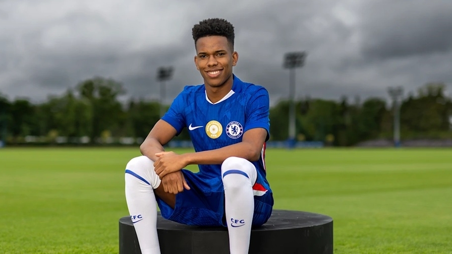 Tiền đạo Messinho ra mắt Chelsea