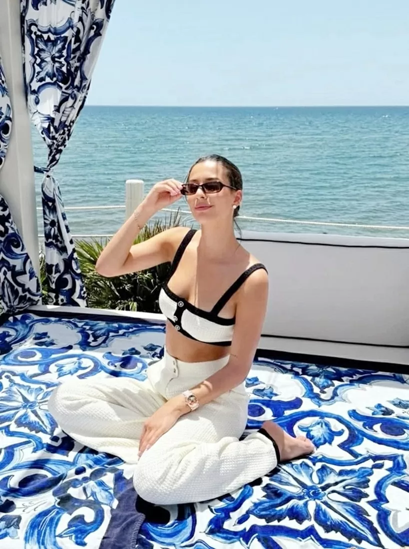 Bạn gái Erling Haaland ghi điểm với làn da bánh mật hoàn hảo và nụ cười rạng rỡ