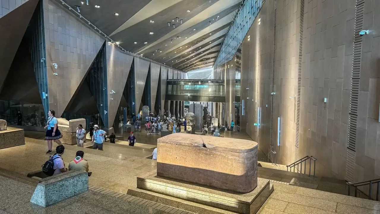 Choáng ngợp với không gian bên trong Đại bảo tàng Ai Cập