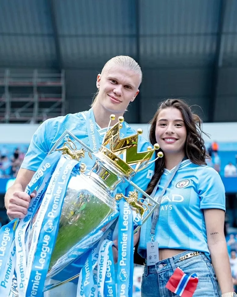 Bạn gái Erling Haaland ghi điểm với làn da bánh mật hoàn hảo và nụ cười rạng rỡ