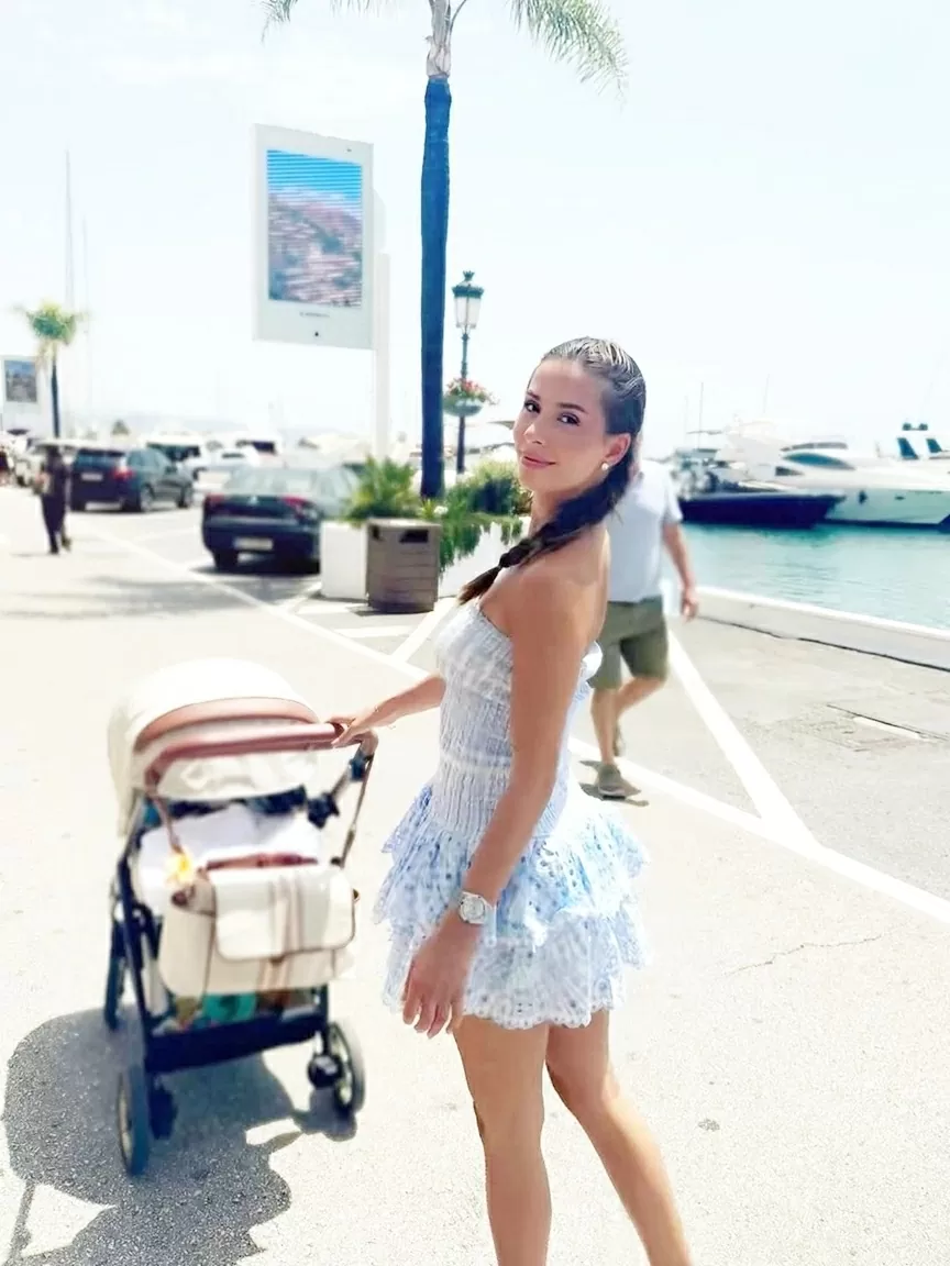 Bạn gái Erling Haaland ghi điểm với làn da bánh mật hoàn hảo và nụ cười rạng rỡ