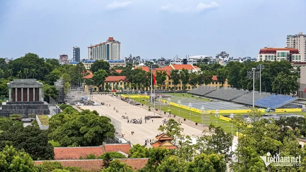 Gấp rút hoàn thiện lắp đặt các khán đài chuẩn bị Lễ diễu binh, diễu hành ngày Quốc khánh 2/9 Gấp rút hoàn thiện lắp đặt các khán đài chuẩn bị Lễ diễu binh, diễu hành ngày Quốc khánh 2/9