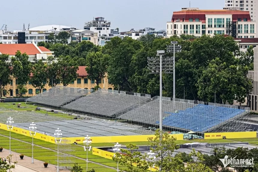 Gấp rút hoàn thiện lắp đặt các khán đài chuẩn bị Lễ diễu binh, diễu hành ngày Quốc khánh 2/9 Gấp rút hoàn thiện lắp đặt các khán đài chuẩn bị Lễ diễu binh, diễu hành ngày Quốc khánh 2/9