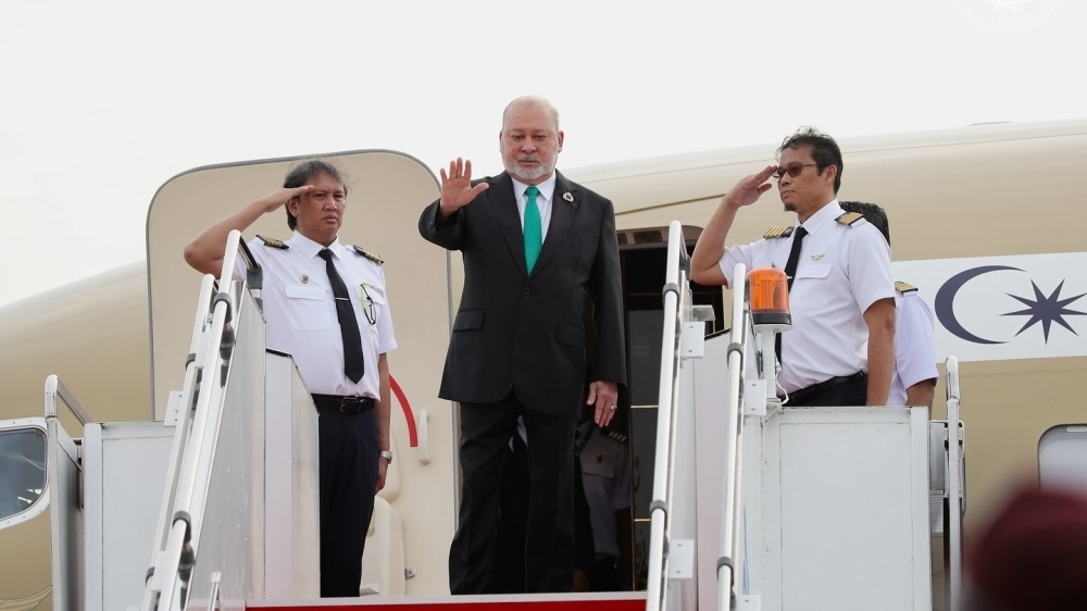 quoc vuong malaysia tham nga lan dau tien sau gan 60 nam dau moc mo ra trang moi trong quan he song phuong