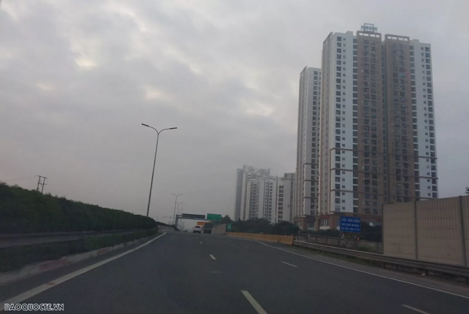 Đề xuất thí điểm cấm xe tải vào làn sát dải phân cách trên 2 tuyến cao tốc