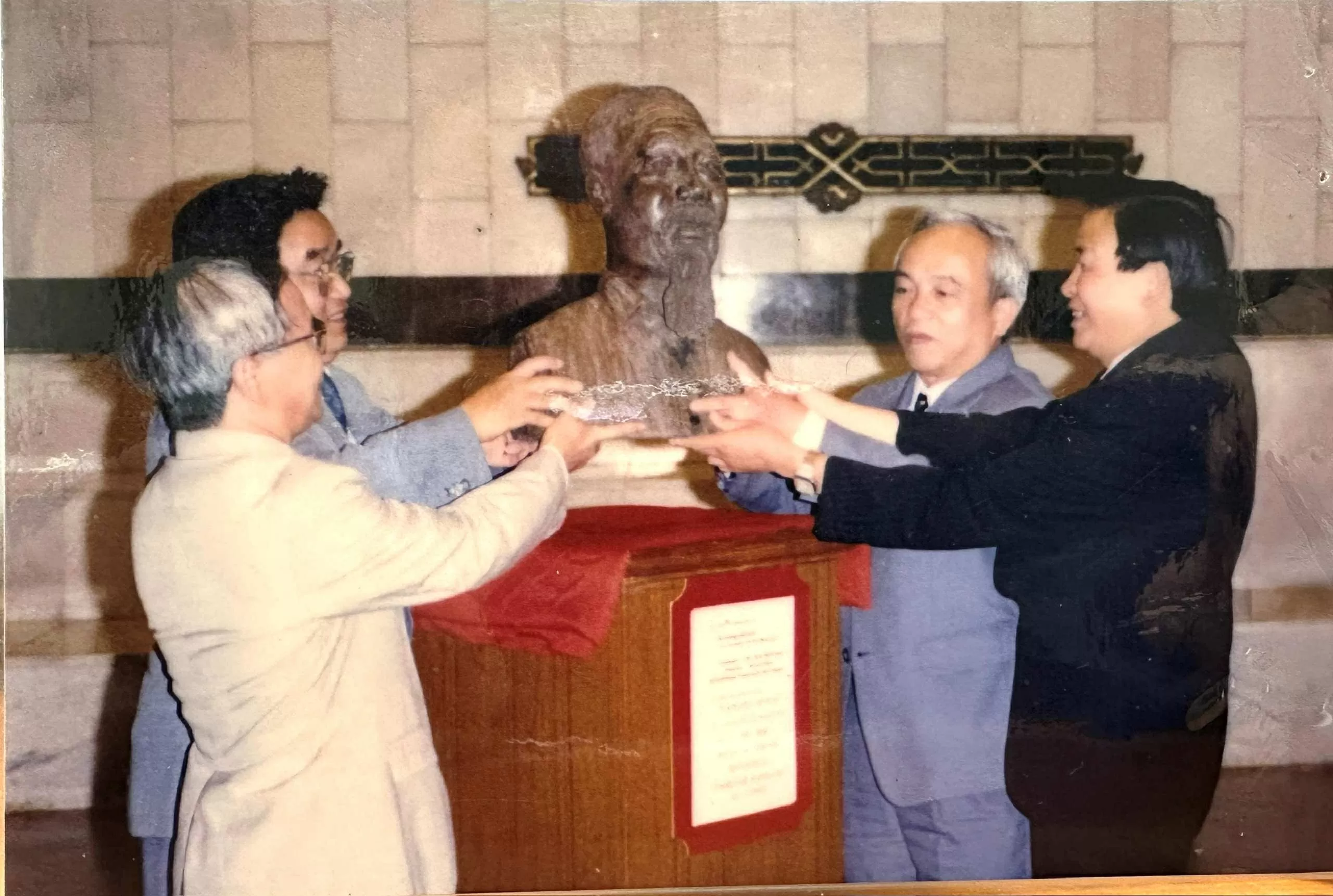 Tượng Bác Hồ ở châu Phi