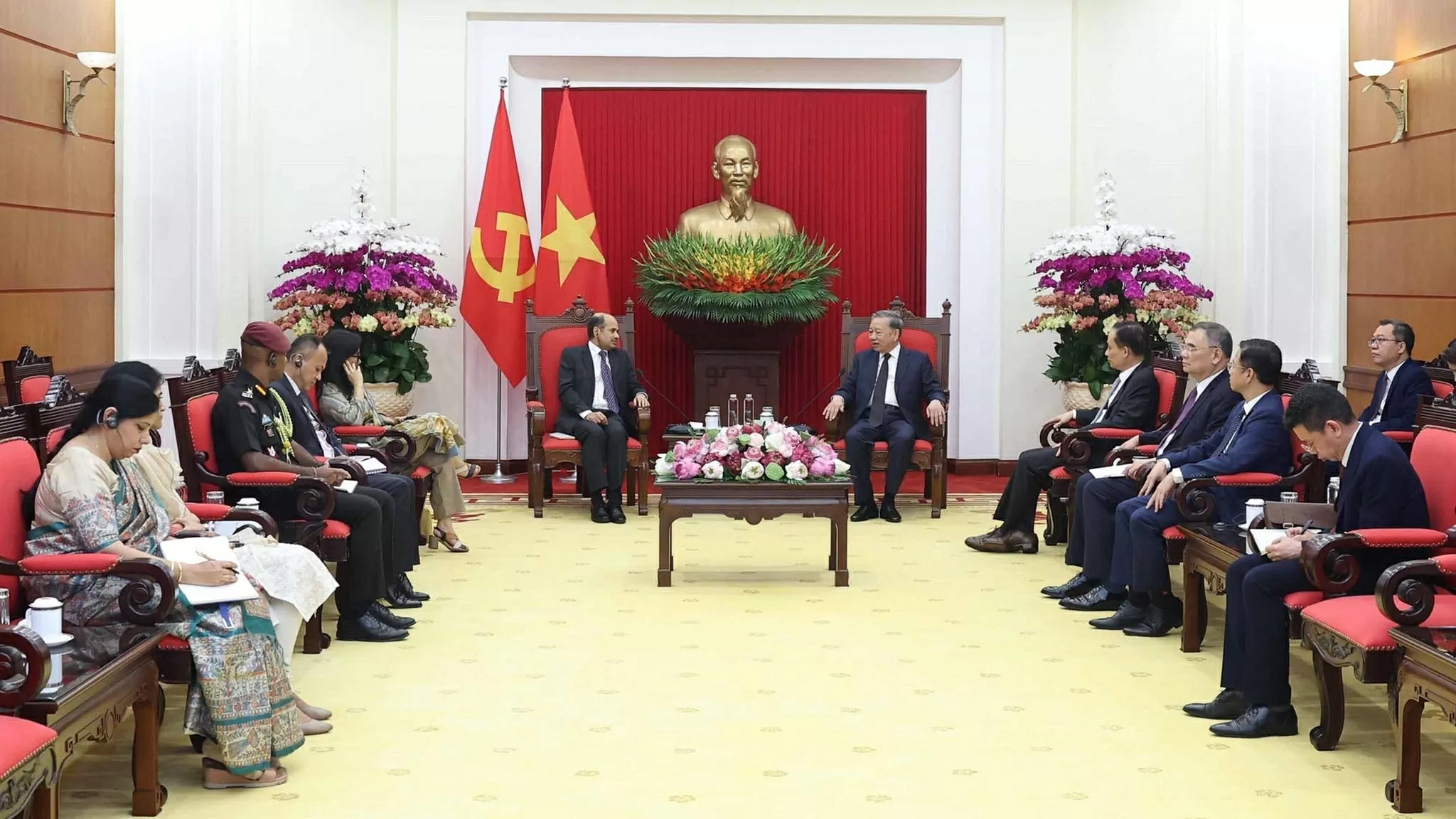 Tổng Bí thư Tô Lâm tiếp Đại sứ Ấn Độ tại Việt Nam Sandeep Arya. (Nguồn: TTXVN)