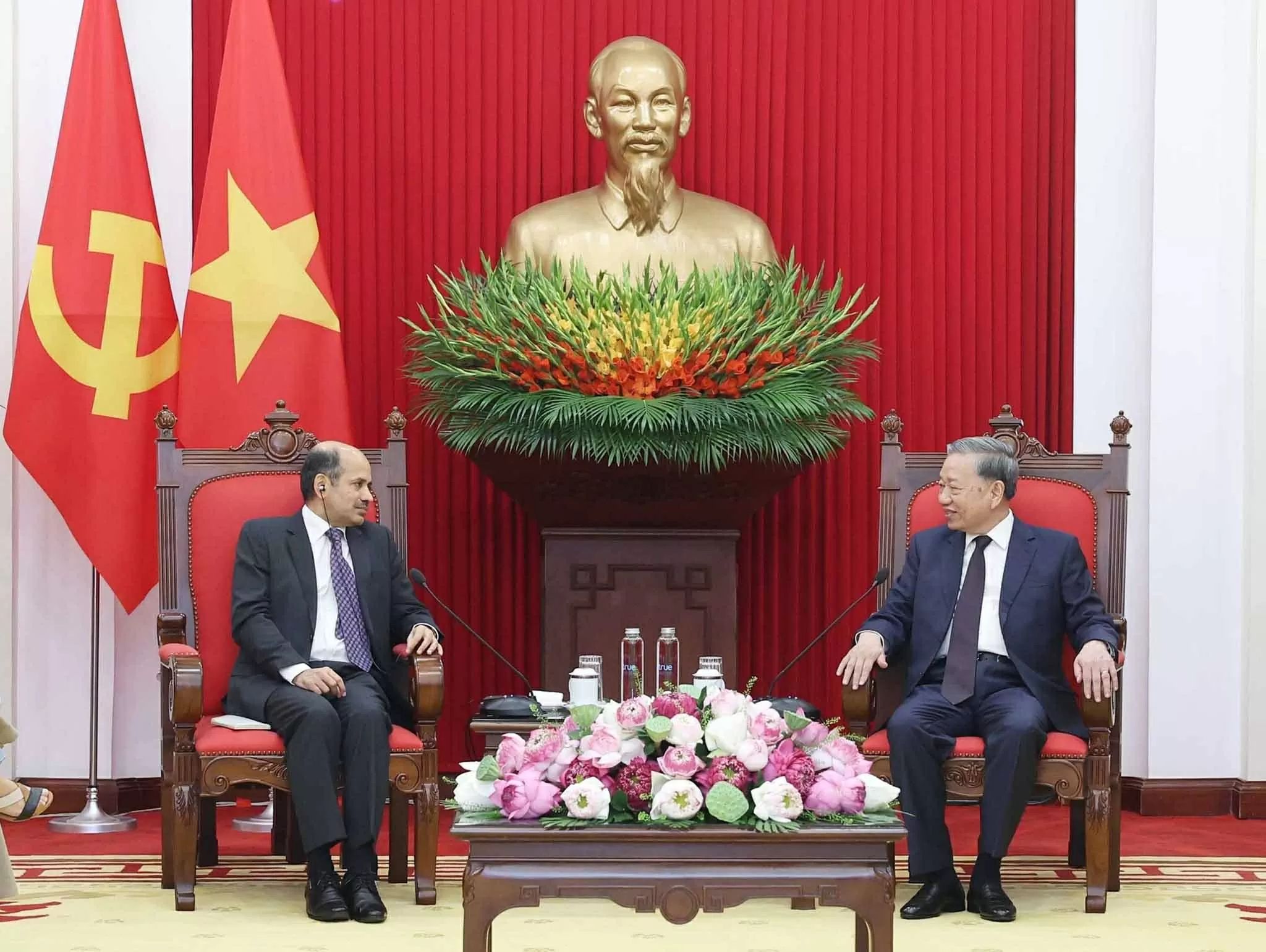 Tổng Bí thư Tô Lâm tiếp Đại sứ Ấn Độ tại Việt Nam Sandeep Arya. (Nguồn: TTXVN)