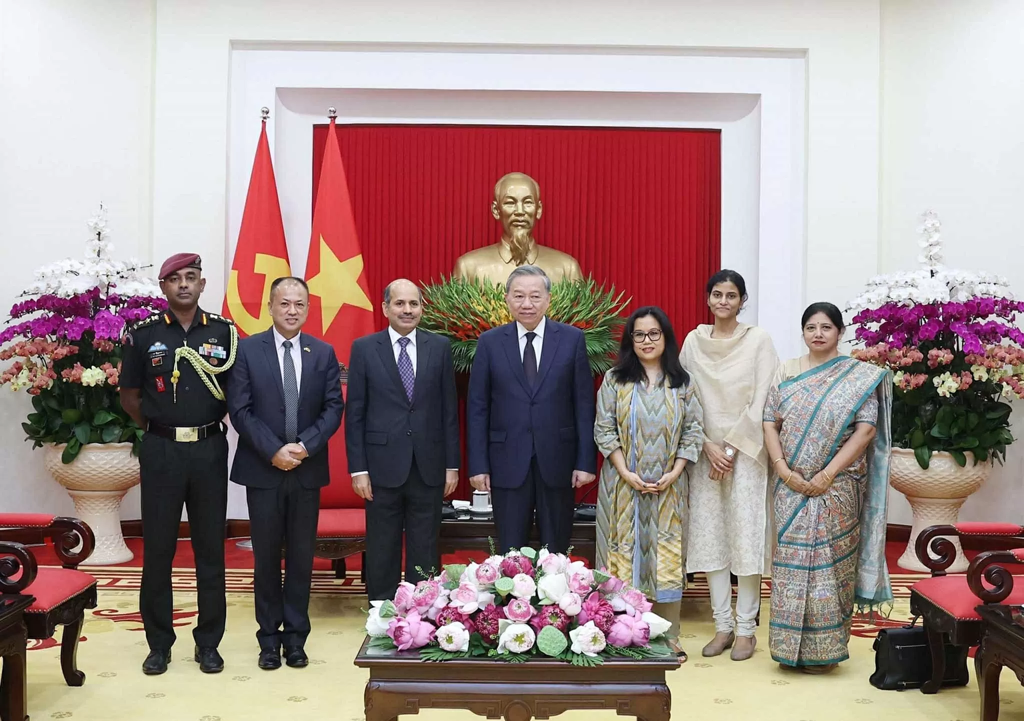 Tổng Bí thư Tô Lâm tiếp Đại sứ Ấn Độ tại Việt Nam Sandeep Arya. (Nguồn: TTXVN)