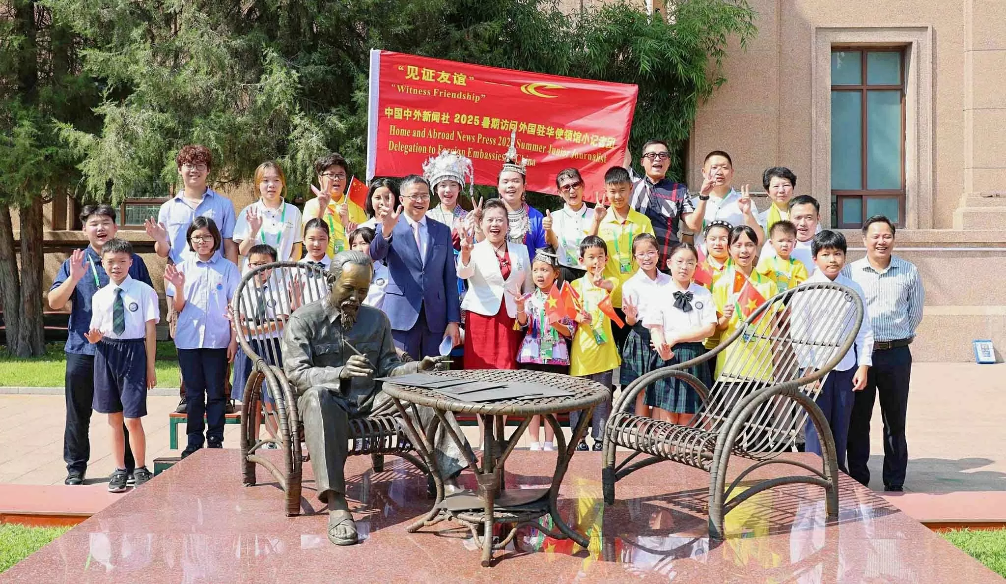 ‘Chứng nhân hữu nghị’ - thiếu nhi Việt-Trung giao lưu với Đại sứ Việt Nam tại Trung Quốc ‘Chứng nhân hữu nghị’ - thiếu nhi Việt-Trung giao lưu với Đại sứ Việt Nam tại Trung Quốc