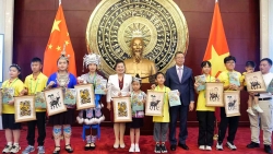 'Chứng nhân hữu nghị': Thiếu nhi Việt-Trung giao lưu với Đại sứ Phạm Thanh Bình