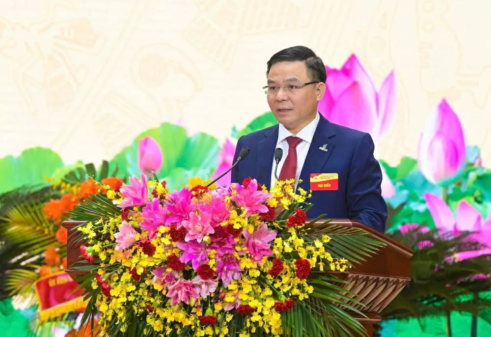 Phát triển Tập đoàn có tiềm lực mạnh, quản trị hiện đại, năng lực cạnh tranh cao, tiên phong trong chuyển dịch năng lượng và tăng trưởng xanh bền vững Phát triển Tập đoàn có tiềm lực mạnh, quản trị hiện đại, năng lực cạnh tranh cao, tiên phong trong chuyển dịch năng lượng và tăng trưởng xanh bền vững