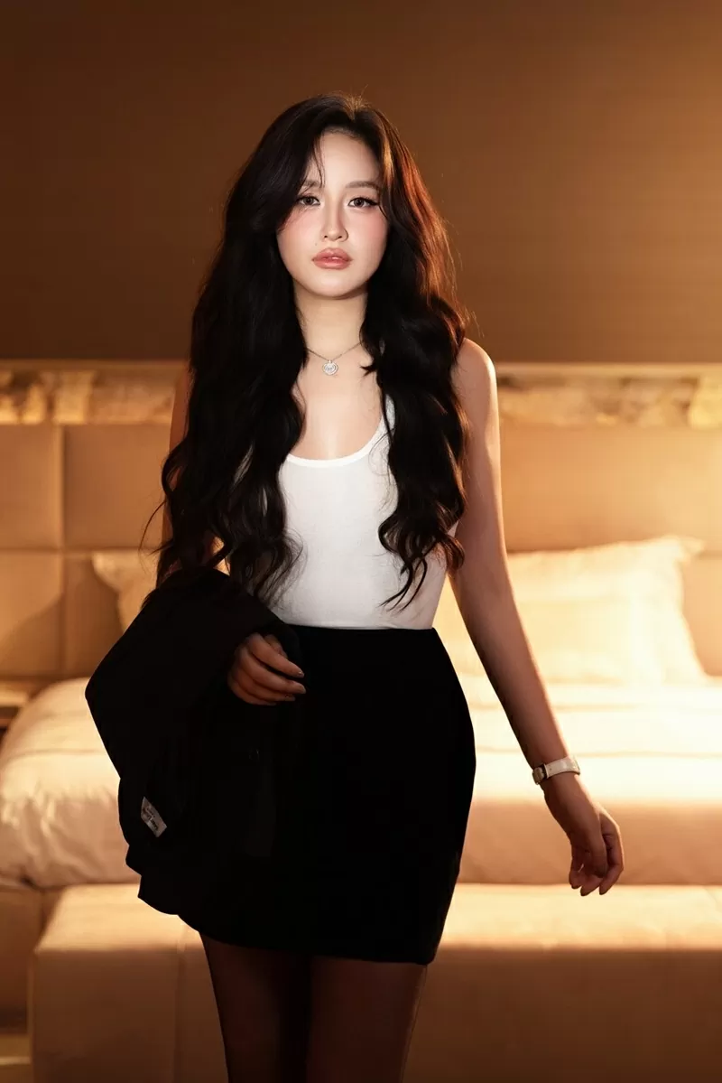 Mai Phương Thuý chụp ảnh rạng ngời đón tuổi 37, kỷ niệm 19 năm đăng quang Hoa hậu Việt Nam