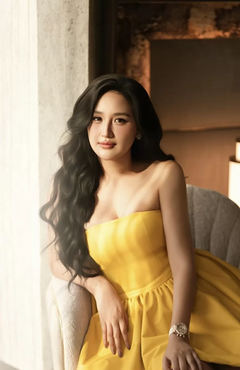 Mai Phương Thuý chụp ảnh rạng ngời đón tuổi 37, kỷ niệm 19 năm đăng quang Hoa hậu Việt Nam