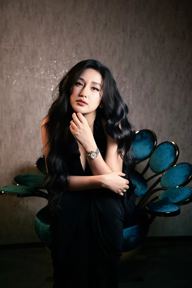 Mai Phương Thuý chụp ảnh rạng ngời đón tuổi 37, kỷ niệm 19 năm đăng quang Hoa hậu Việt Nam