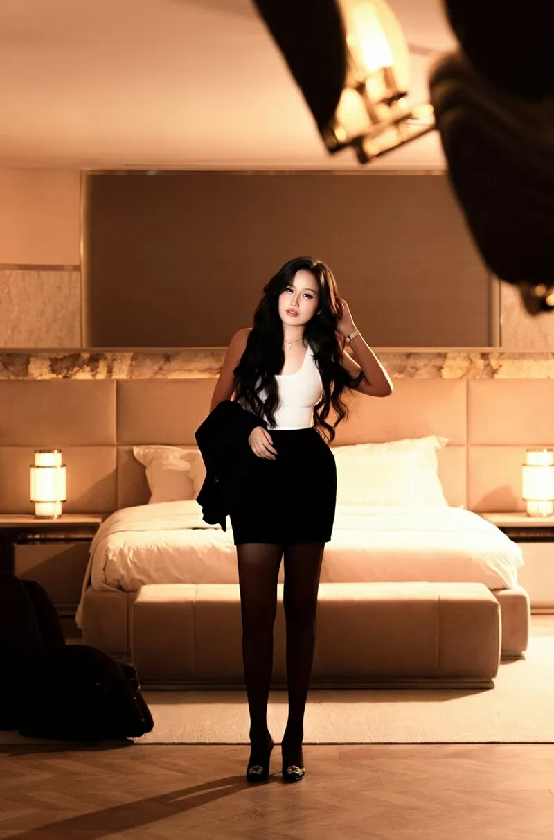 Mai Phương Thuý chụp ảnh rạng ngời đón tuổi 37, kỷ niệm 19 năm đăng quang Hoa hậu Việt Nam