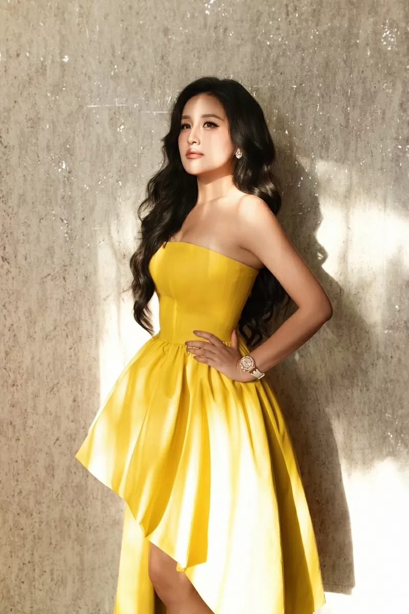 Mai Phương Thuý chụp ảnh rạng ngời đón tuổi 37, kỷ niệm 19 năm đăng quang Hoa hậu Việt Nam