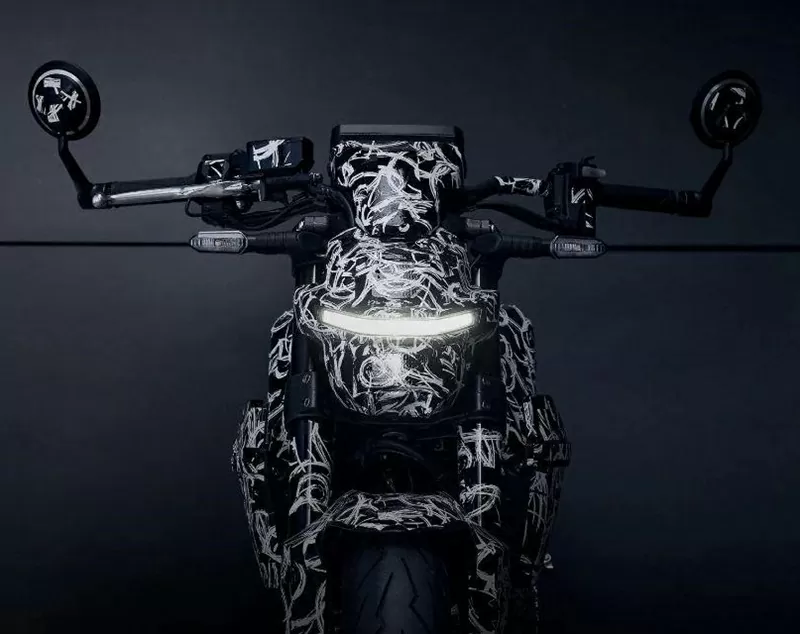 Mẫu mô tô điện hoàn toàn mới của Honda gây ấn tượng với thiết kế nakedbike thể thao, năng động.