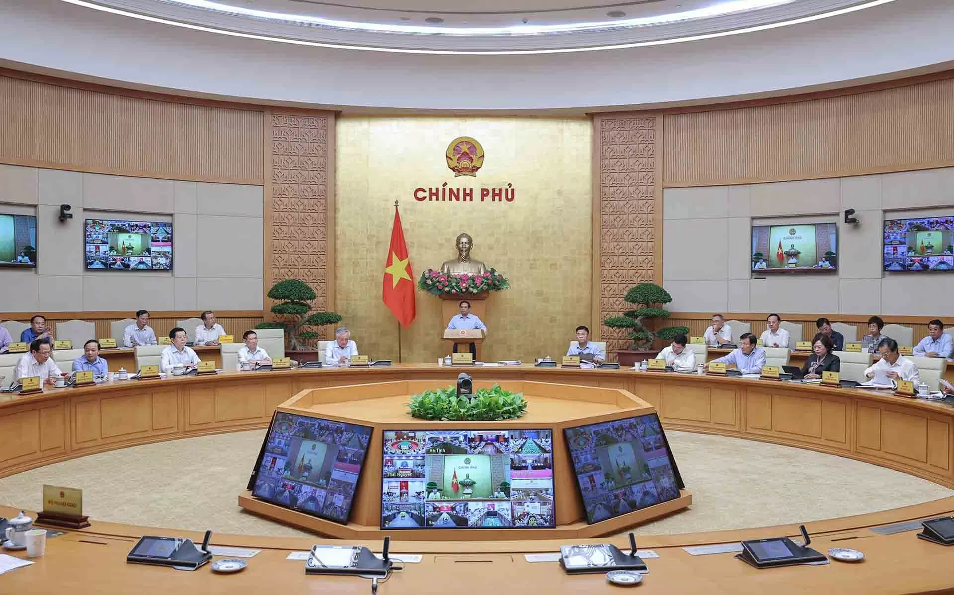 Thủ tướng Phạm Minh Chính chủ trì phiên họp Chính phủ thường kỳ tháng 7 Thủ tướng Phạm Minh Chính chủ trì phiên họp Chính phủ thường kỳ tháng 7