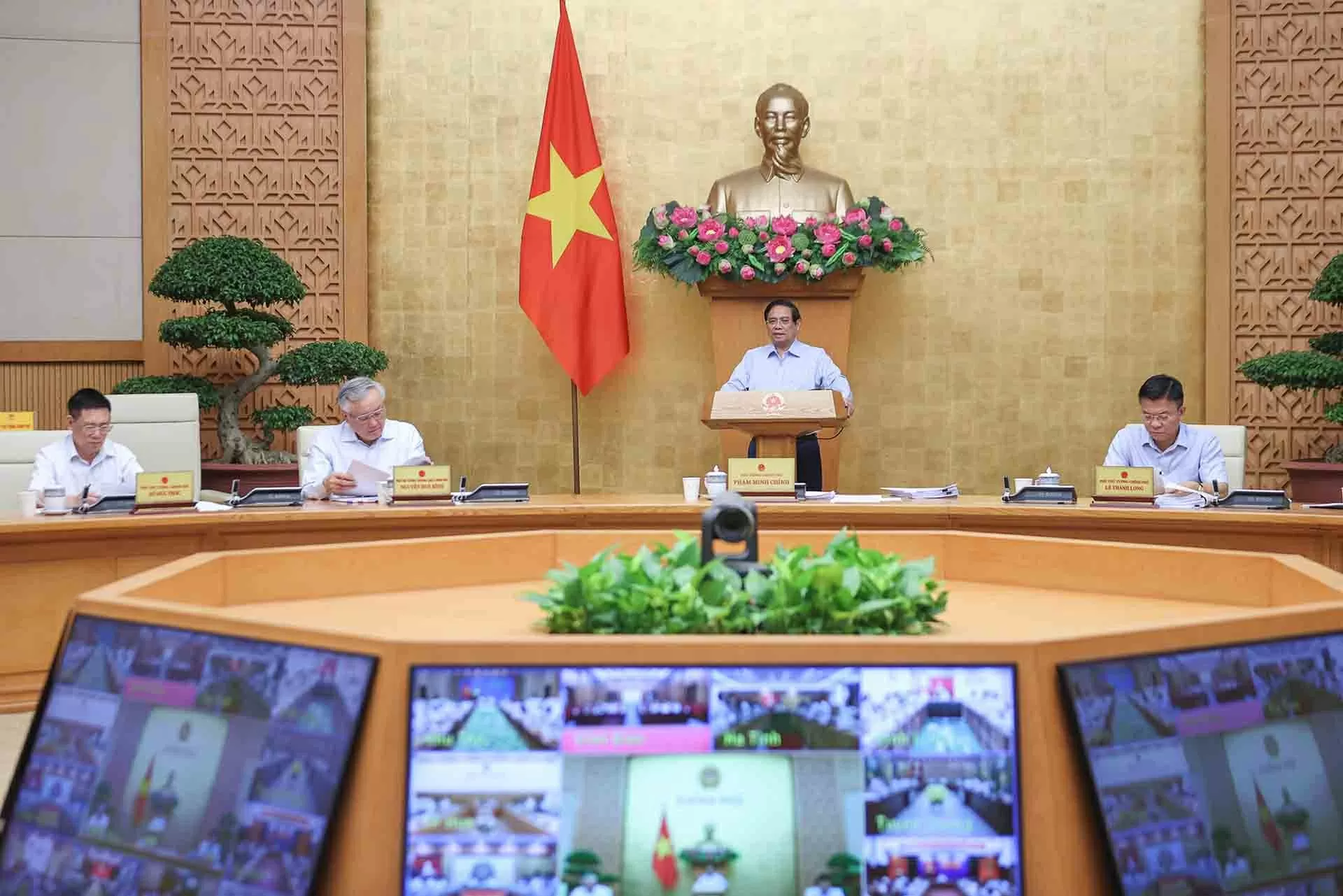 Thủ tướng Phạm Minh Chính chủ trì phiên họp Chính phủ thường kỳ tháng 7 Thủ tướng Phạm Minh Chính chủ trì phiên họp Chính phủ thường kỳ tháng 7