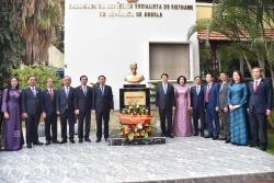 Chủ tịch nước thăm Đại sứ quán Việt Nam tại Angola và đặt hoa tưởng niệm tại các địa danh lịch sử biểu tượng cho tình hữu nghị hai nước