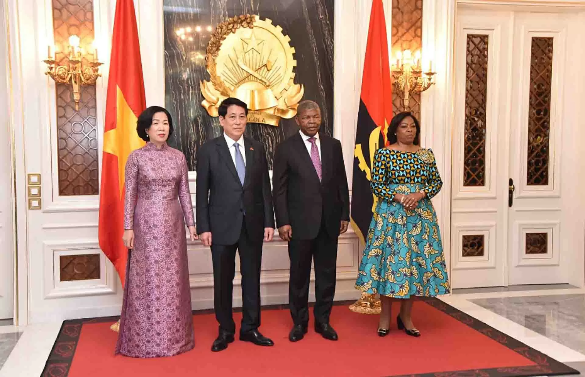 Tổng thống João Manuel Gonçalves Lourenço và Phu nhân đón Chủ tịch nước Lương Cường và Phu nhân.