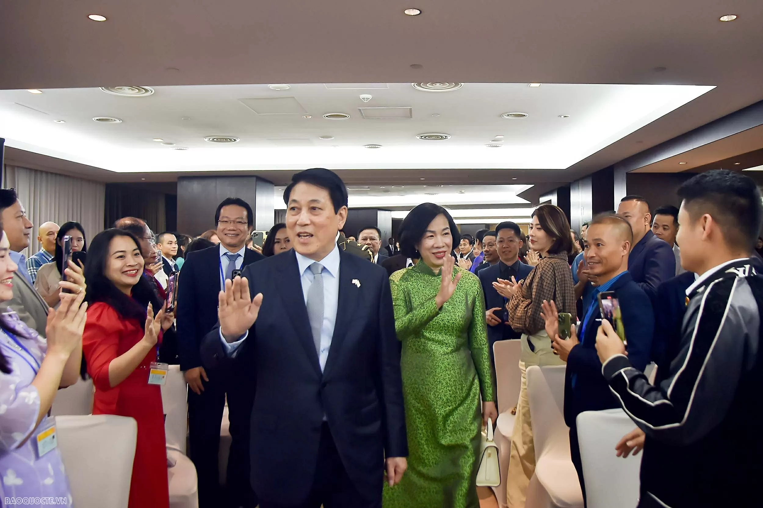 Chủ tịch nước Lương Cường gặp gỡ cán bộ, nhân viên Đại sứ quán và cộng đồng người Việt Nam tại Angola Cộng đồng người Việt xây dựng hình ảnh đẹp về đất nước tại Angola