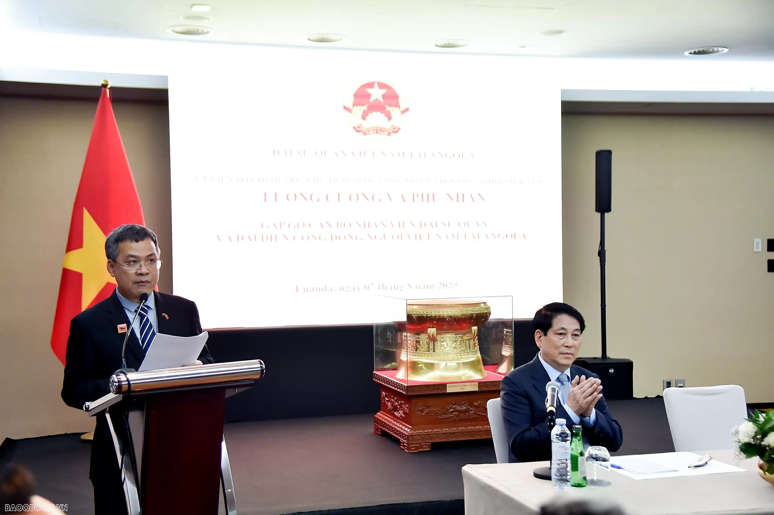 Chủ tịch nước Lương Cường gặp gỡ cán bộ, nhân viên Đại sứ quán và cộng đồng người Việt Nam tại Angola Cộng đồng người Việt xây dựng hình ảnh đẹp về đất nước tại Angola