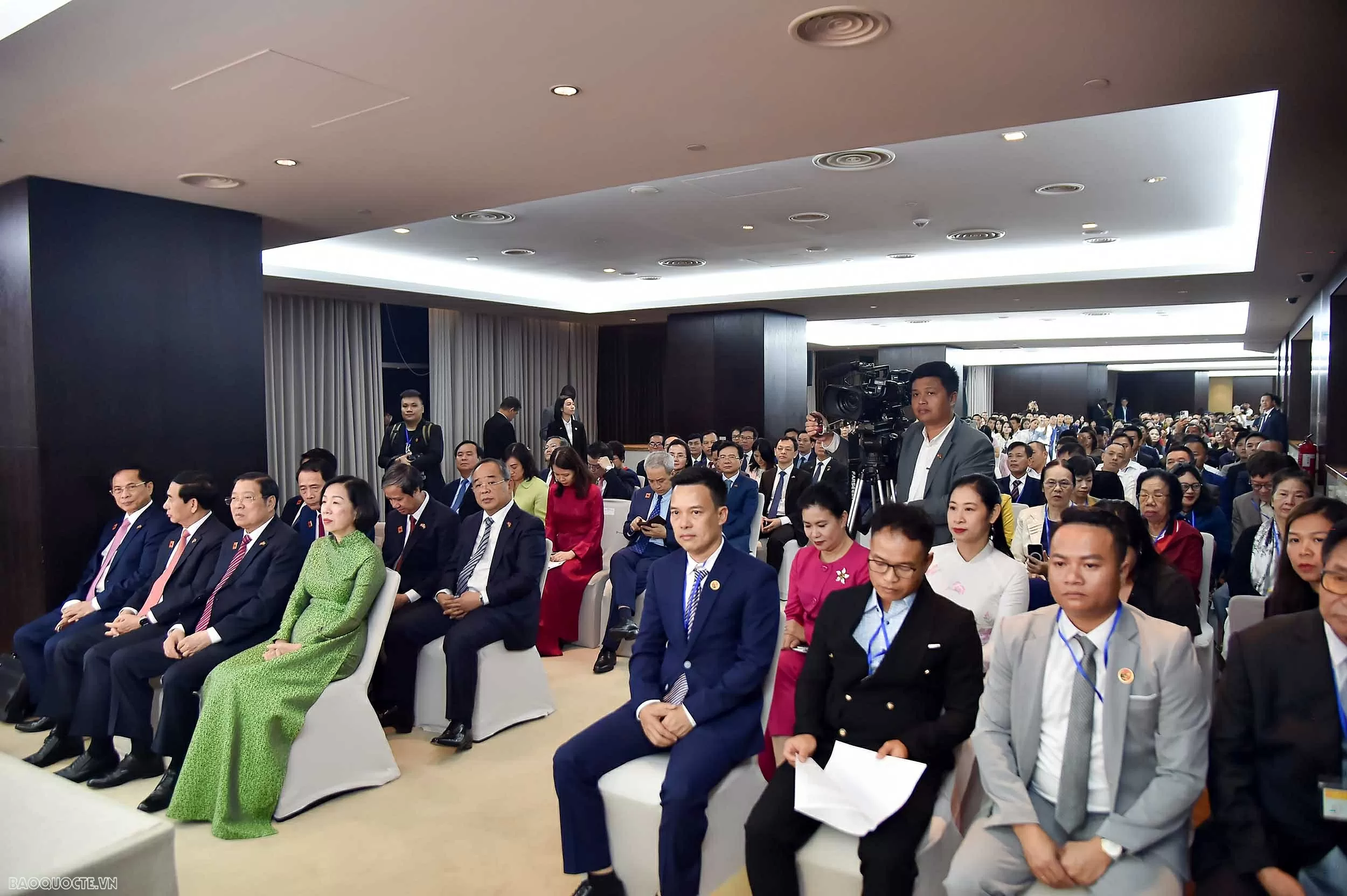 Chủ tịch nước Lương Cường gặp gỡ cán bộ, nhân viên Đại sứ quán và cộng đồng người Việt Nam tại Angola Cộng đồng người Việt xây dựng hình ảnh đẹp về đất nước tại Angola