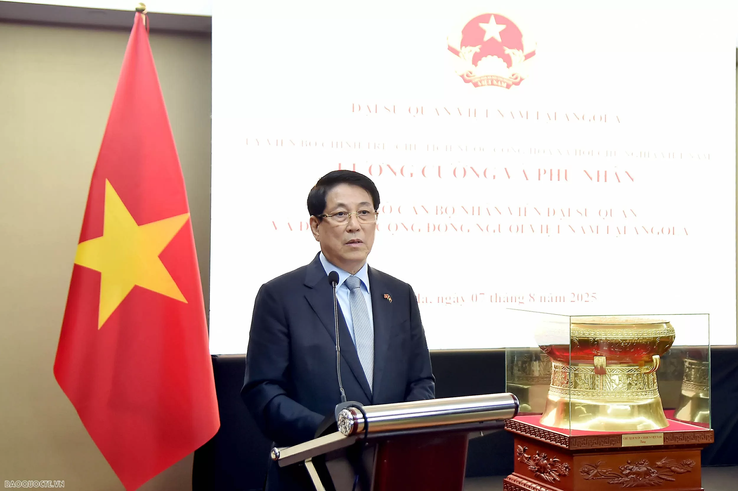 Chủ tịch nước Lương Cường gặp gỡ cán bộ, nhân viên Đại sứ quán và cộng đồng người Việt Nam tại Angola Cộng đồng người Việt xây dựng hình ảnh đẹp về đất nước tại Angola