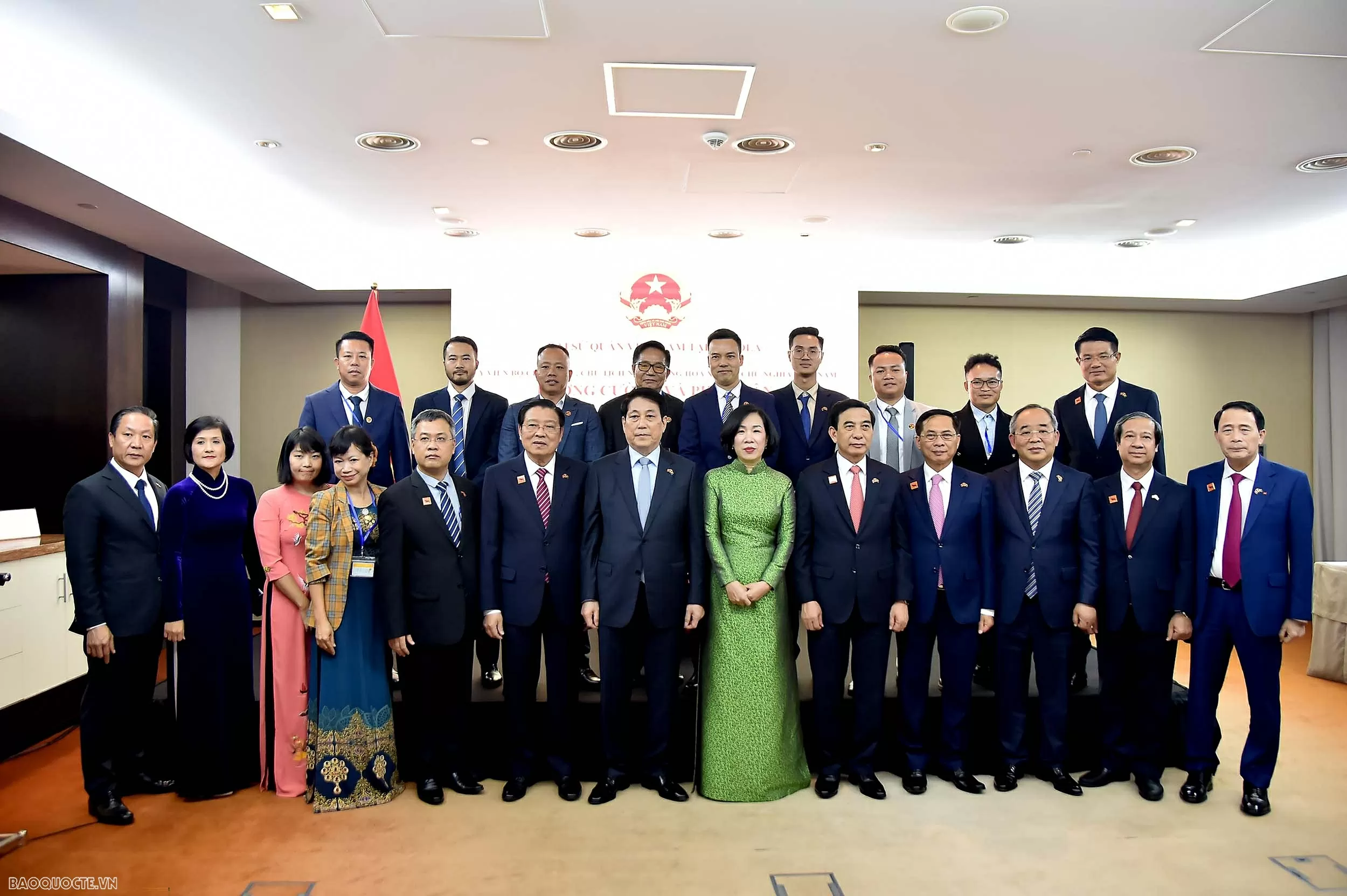 Chủ tịch nước Lương Cường gặp gỡ cán bộ, nhân viên Đại sứ quán và cộng đồng người Việt Nam tại Angola Cộng đồng người Việt xây dựng hình ảnh đẹp về đất nước tại Angola