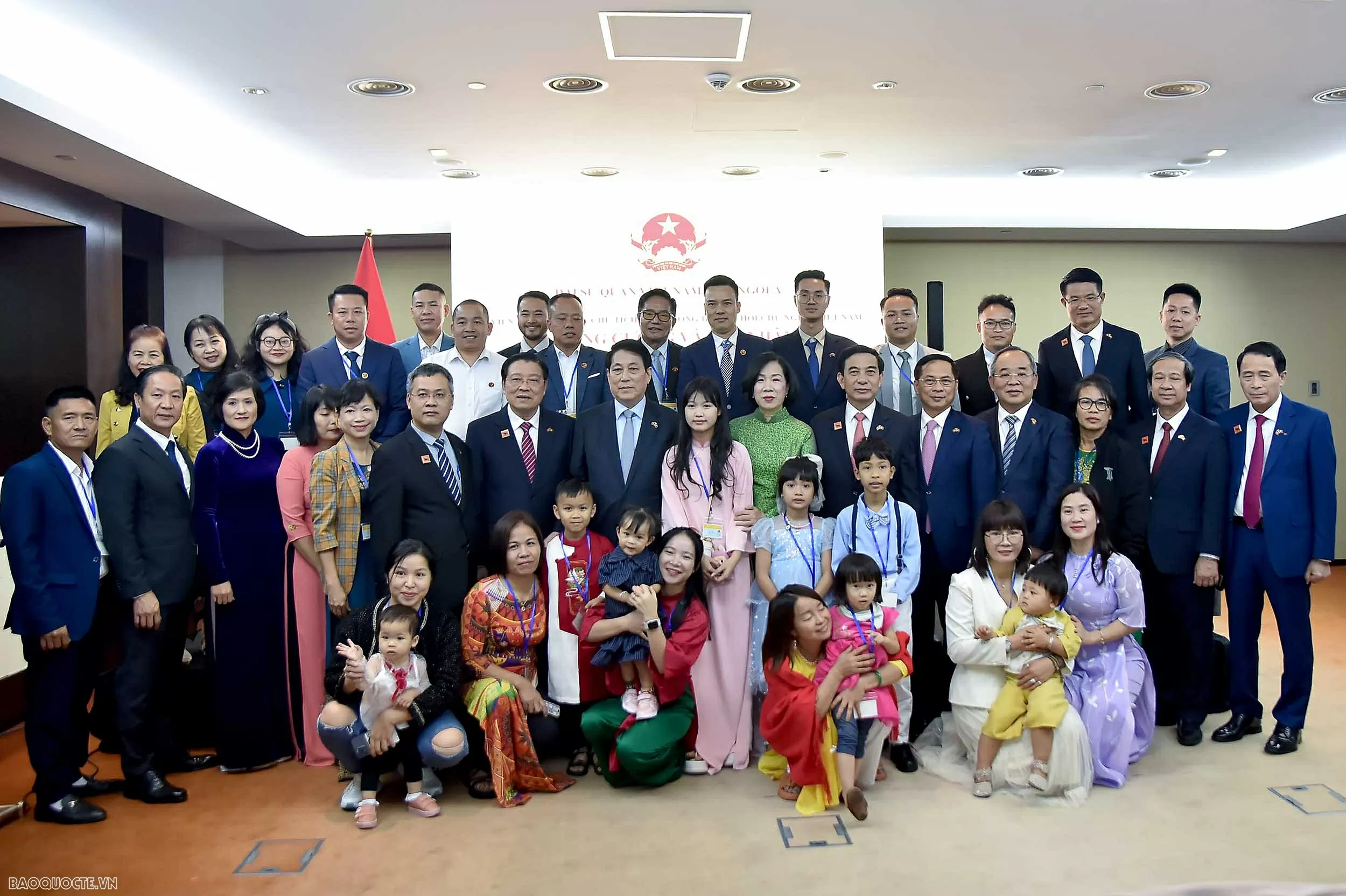 Chủ tịch nước Lương Cường gặp gỡ cán bộ, nhân viên Đại sứ quán và cộng đồng người Việt Nam tại Angola Cộng đồng người Việt xây dựng hình ảnh đẹp về đất nước tại Angola