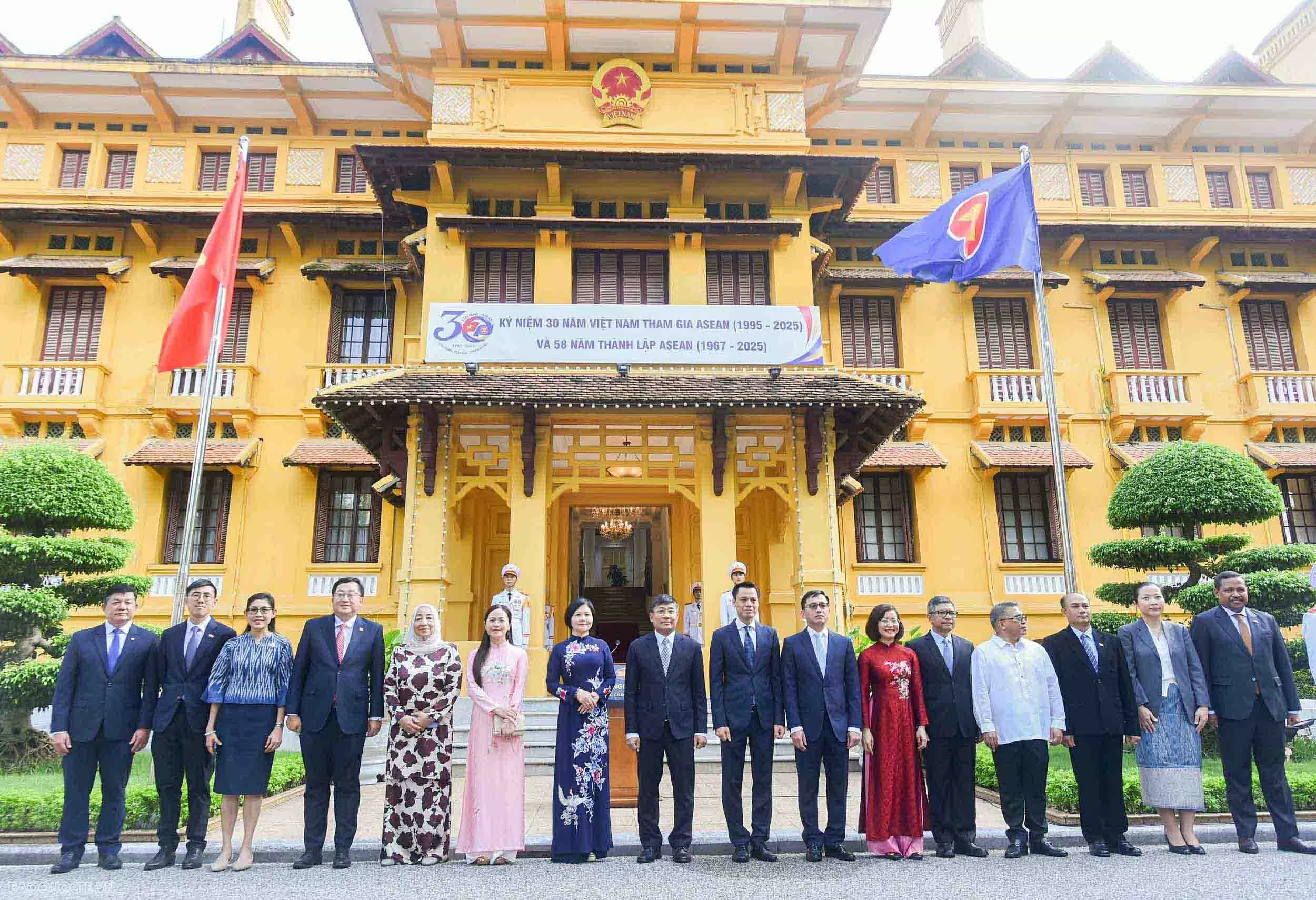 Lễ thượng cờ ASEAN kỷ niệm 58 năm thành lập ASEAN