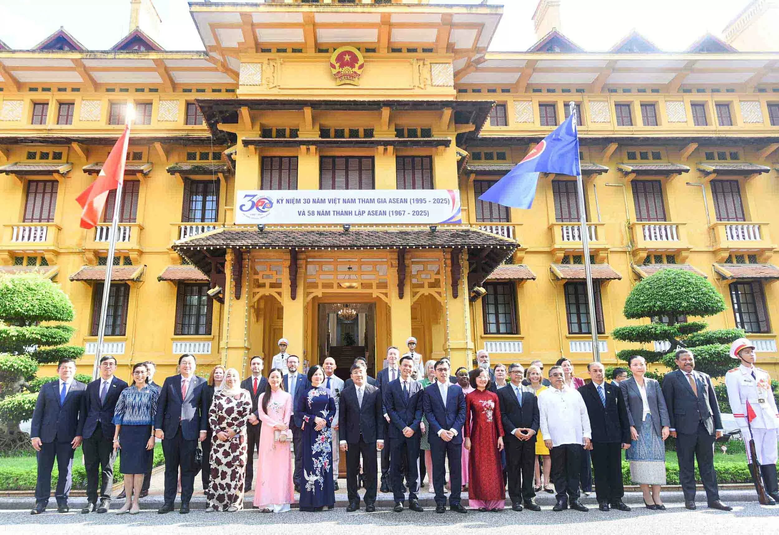 Lễ thượng cờ ASEAN kỷ niệm 58 năm thành lập ASEAN