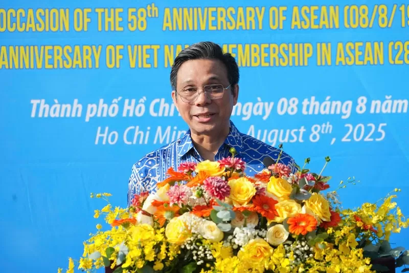 Lễ thượng cờ kỷ niệm 58 năm thành lập ASEAN và 30 năm Việt Nam gia nhập Hiệp hội diễn ra trang trọng tại Tp. HCM Lễ thượng cờ kỷ niệm 58 năm thành lập ASEAN và 30 năm Việt Nam gia nhập Hiệp hội diễn ra trang trọng tại Tp. HCM