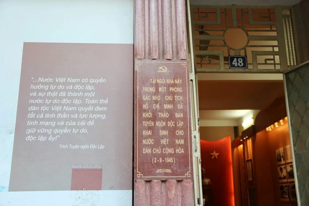 Gắn biển di tích nơi Chủ tịch Hồ Chí Minh khởi thảo 'Tuyên ngôn độc lập' Gắn biển di tích nơi Chủ tịch Hồ Chí Minh khởi thảo 'Tuyên ngôn độc lập'
