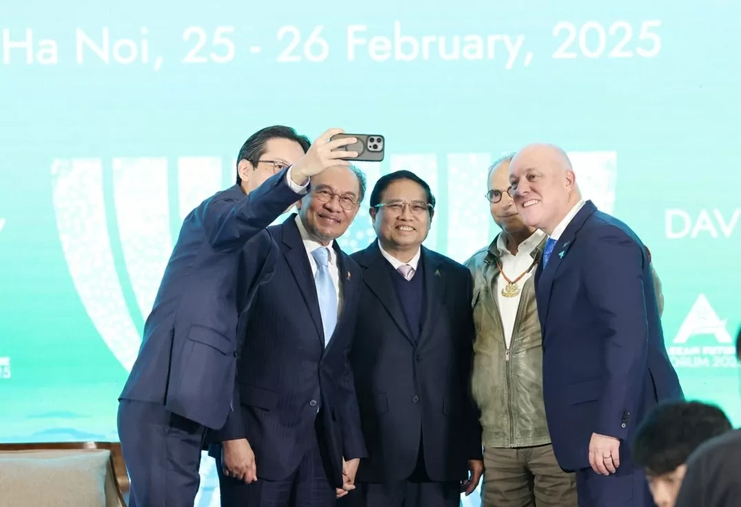 Thủ tướng Chính phủ Phạm Minh Chính, Thủ tướng Malaysia Anwar Ibrahim, Tổng thống Timor-Leste José Ramos-Horta, Thủ tướng New Zealand Christopher Luxon và Thứ trưởng Ngoại giao Đỗ Hùng Việt chụp ảnh selfie tại Phiên thảo luận cấp cao Diễn đàn Tương lai ASEAN tháng 2/2025. (Ảnh: Hoàng Hải) Thủ tướng Chính phủ Phạm Minh Chính, Thủ tướng Malaysia Anwar Ibrahim, Tổng thống Timor-Leste José Ramos-Horta, Thủ tướng New Zealand Christopher Luxon và Thứ trưởng Ngoại giao Đỗ Hùng Việt chụp ảnh selfie tại Phiên thảo luận cấp cao Diễn đàn Tương lai ASEAN tháng 2/2025. (Ảnh: Hoàng Hải)