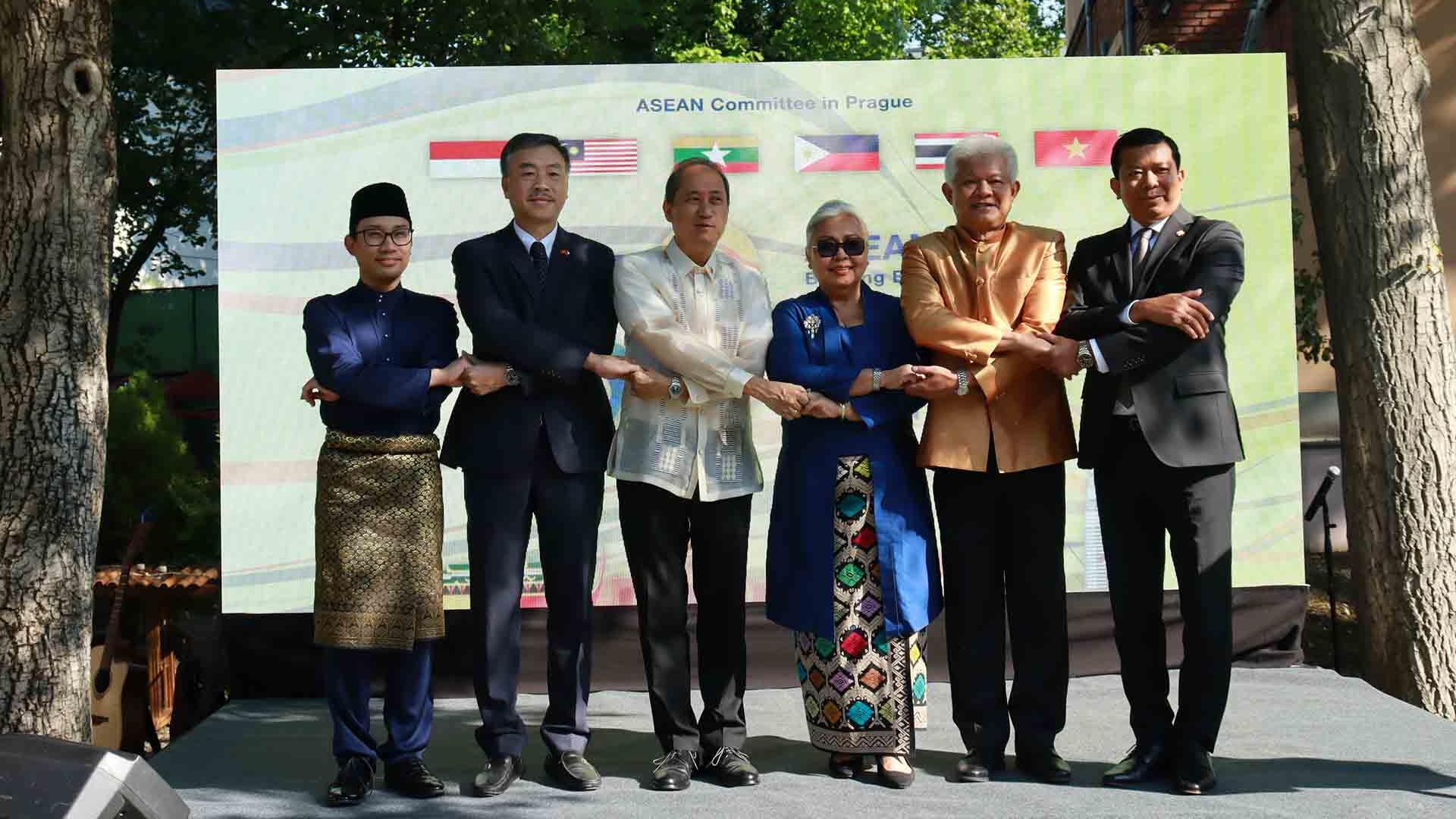 Kỷ niệm 58 năm thành lập ASEAN tại Czech: Cam kết xây dựng cộng đồng gắn kết, phát triển bền vững trong tương lai