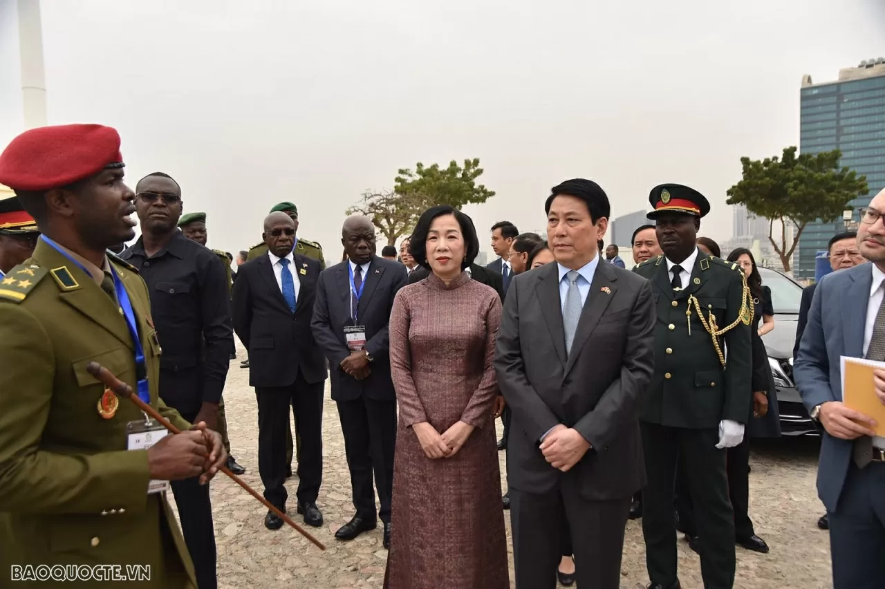 Chủ tịch nước Lương Cường thăm Bảo tàng Lịch sử quân đội Angola