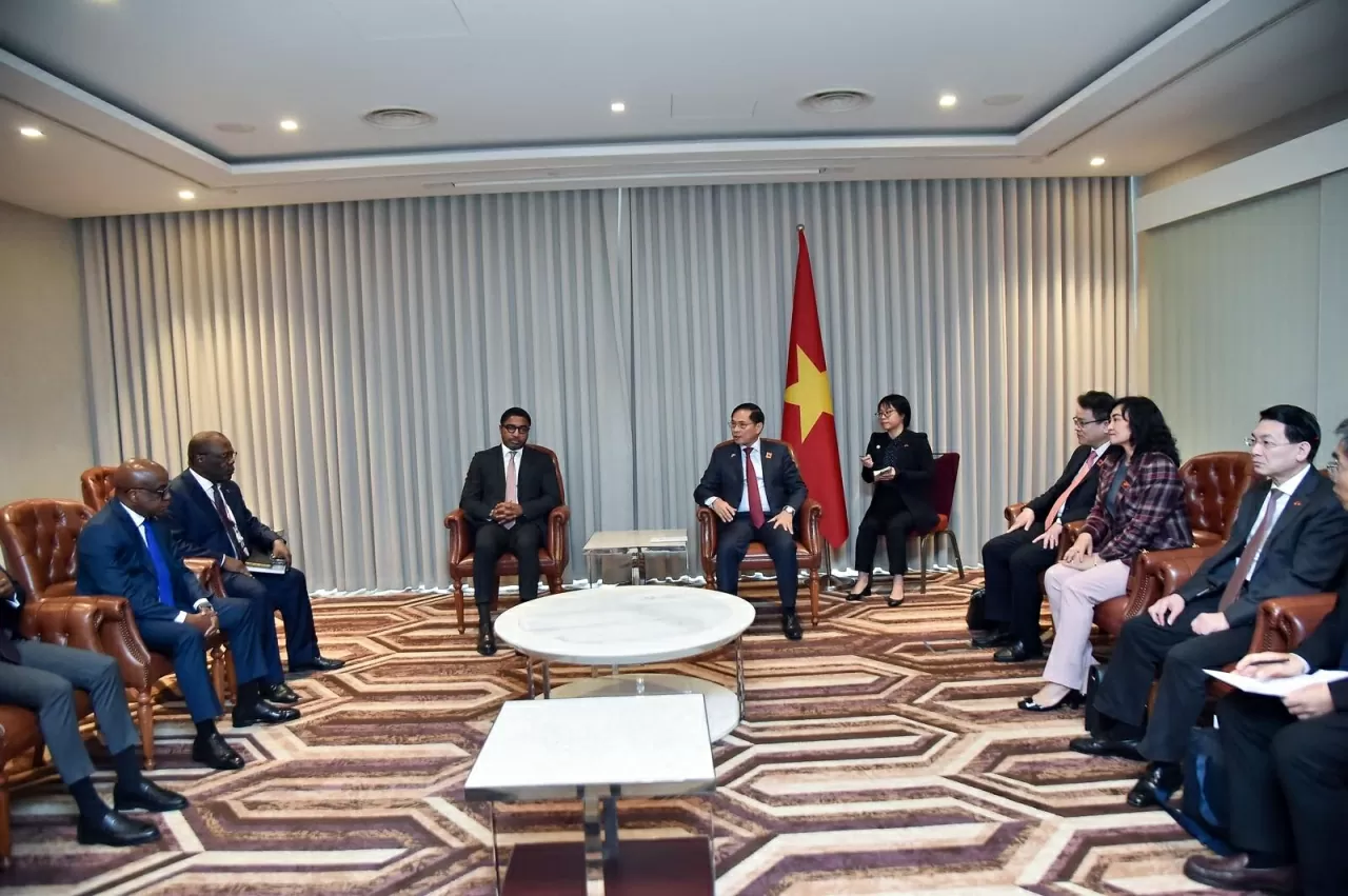 Phó Thủ tướng, Bộ trưởng Ngoại giao Bùi Thanh Sơn tiếp AIPAX và ANPG. (Ảnh: Quang Hòa) Phó Thủ tướng, Bộ trưởng Bùi Thanh Sơn: Tăng cường hợp tác Việt Nam-Angola về dầu khí, năng lượng, nông nghiệp; khai thác các tiềm năng mới