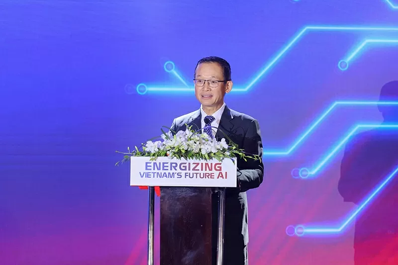 Mr. Thieu Phuong Nam, General Director of Qualcomm Vietnam, Laos and Cambodia, spoke at the AI Research and Development Centre launching ceremony in Vietnam. Mr. Thieu Phuong Nam, General Director of Qualcomm Vietnam, Laos and Cambodia, spoke at the AI Research and Development Centre launching ceremony in Vietnam.
