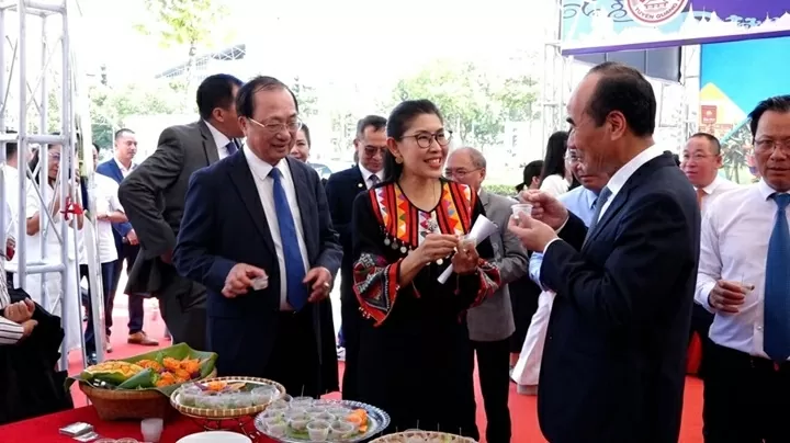 Đại sứ Vương quốc Thái Lan tại Việt Nam Urawadee Sriphiromya tại sự kiện Hội nghị Ấn tượng với dấu ấn sâu đậm của Việt Nam trong ASEAN