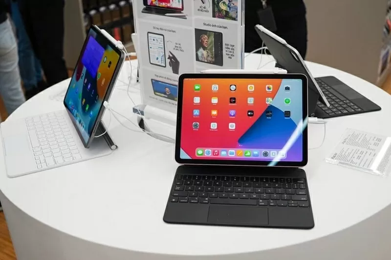 Trong giai đoạn quý II, Apple tiếp tục giữ vững vị trí dẫn đầu thị trường máy tính bảng với 14,1 triệu chiếc iPad được bán ra. Trong giai đoạn quý II, Apple tiếp tục giữ vững vị trí dẫn đầu thị trường máy tính bảng với 14,1 triệu chiếc iPad được bán ra.