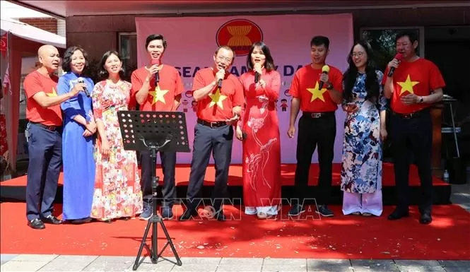 Rực rỡ nét đẹp đoàn kết ASEAN giữa trái tim châu Âu Rực rỡ nét đẹp đoàn kết ASEAN giữa trái tim châu Âu