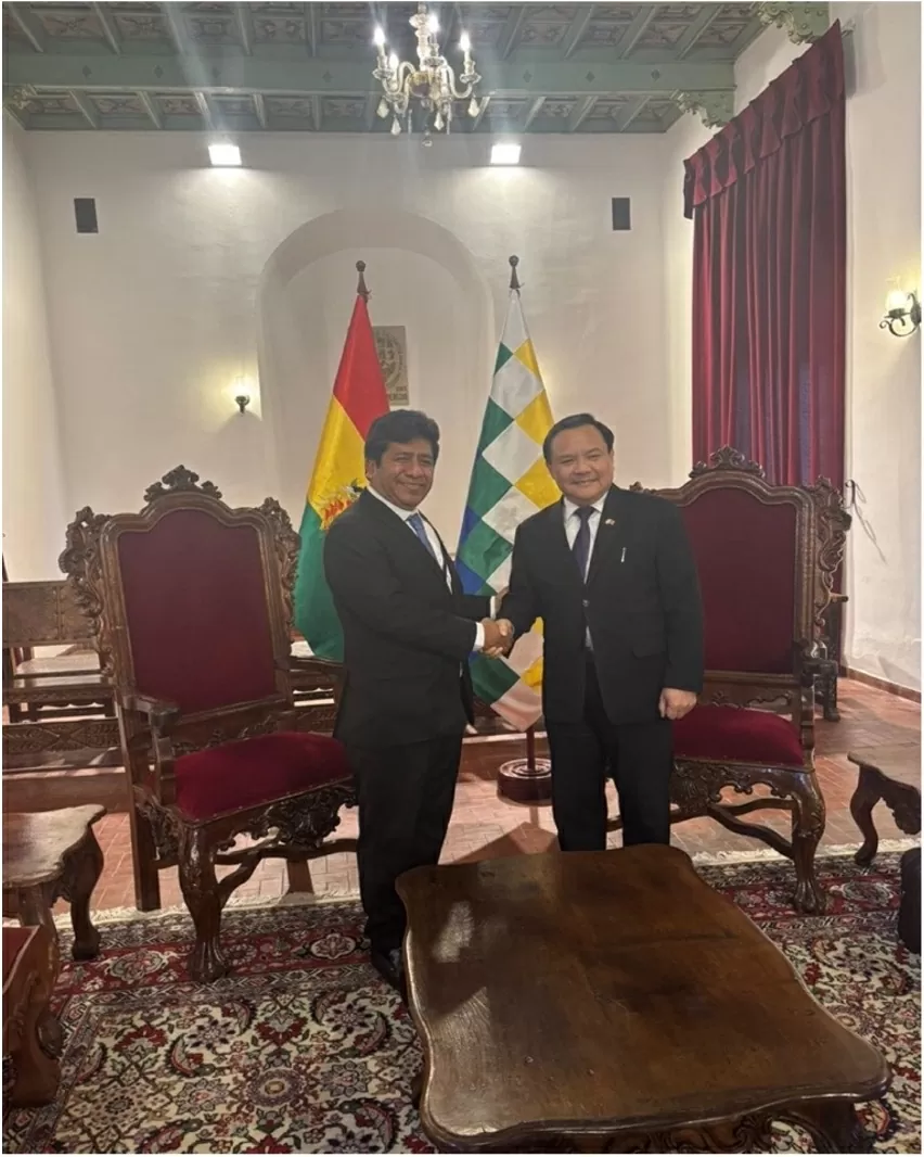 Đại sứ Bùi Văn Nghị làm việc với Thứ trưởng Bộ Ngoại giao Bolivia Esteban Elmer Catarina Mamani.