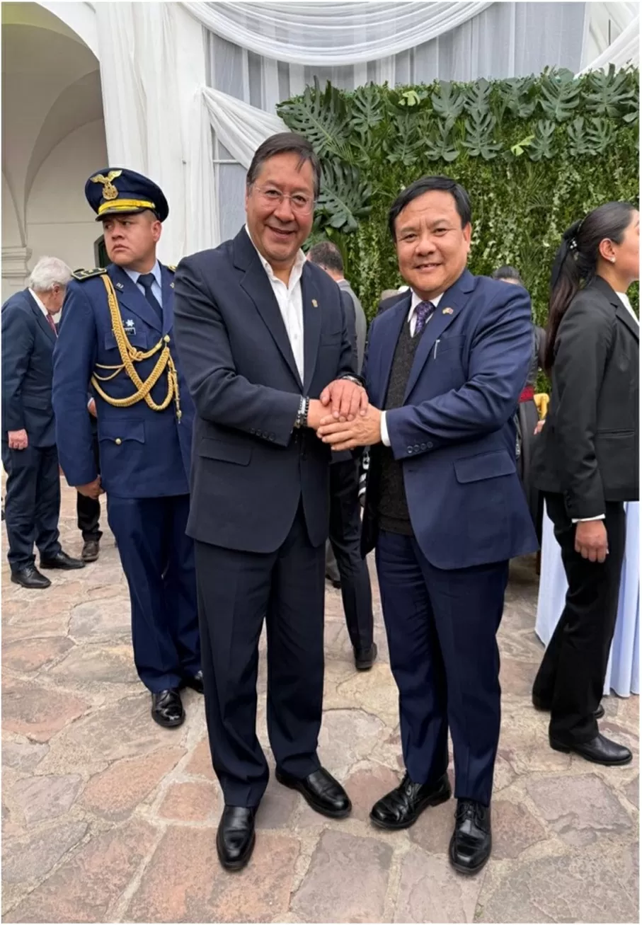 Đại sứ Bùi Văn Nghị chào xã giao Tổng thống Bolivia Luis Alberto Arce Catacora Đại sứ Bùi Văn Nghị chào xã giao Tổng thống Bolivia Luis Alberto Arce Catacora