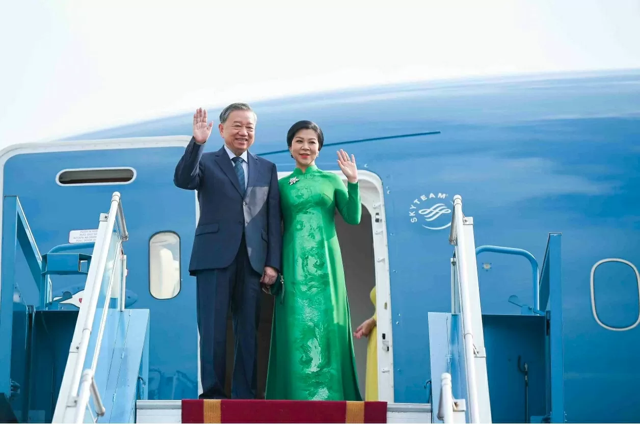 Tổng Bí thư Tô Lâm và Phu nhân rời Hà Nội, lên đường thăm cấp Nhà nước Hàn Quốc Tổng Bí thư Tô Lâm và Phu nhân rời Hà Nội, lên đường thăm cấp Nhà nước Hàn Quốc