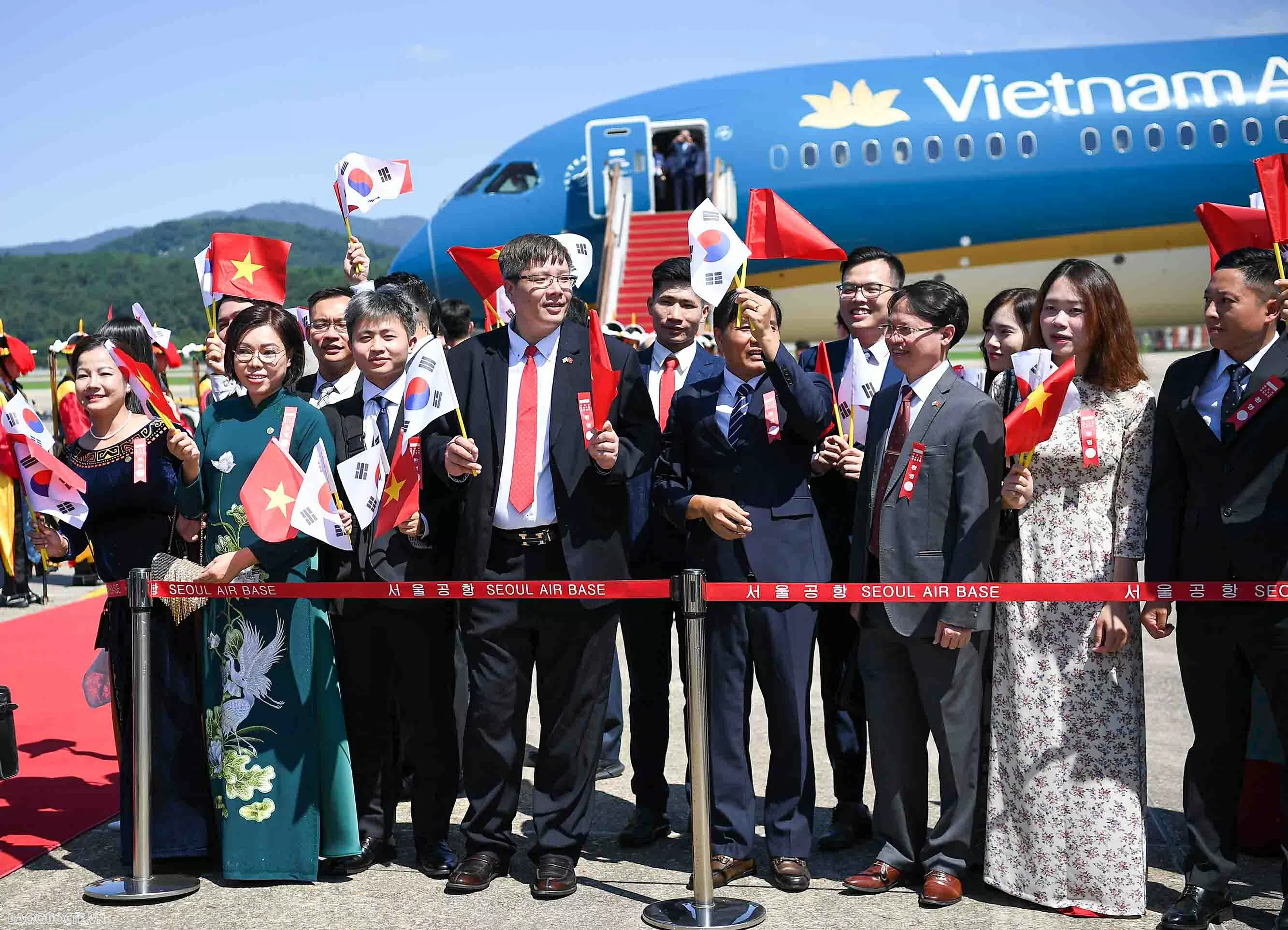 Tổng Bí thư Tô Lâm và Phu nhân đến Seoul, bắt đầu chuyến thăm cấp Nhà nước Hàn Quốc